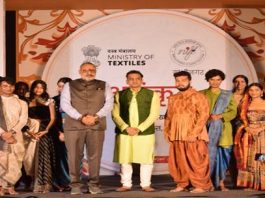 Shri Giriraj Singh Inaugurates Handloom Exhibition at NIFT Gandhinagar