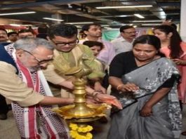 Union Ministers Visit 'VIRAASAT' Exhibition Celebrating National Handloom Day