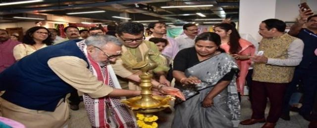 Union Ministers Visit 'VIRAASAT' Exhibition Celebrating National Handloom Day